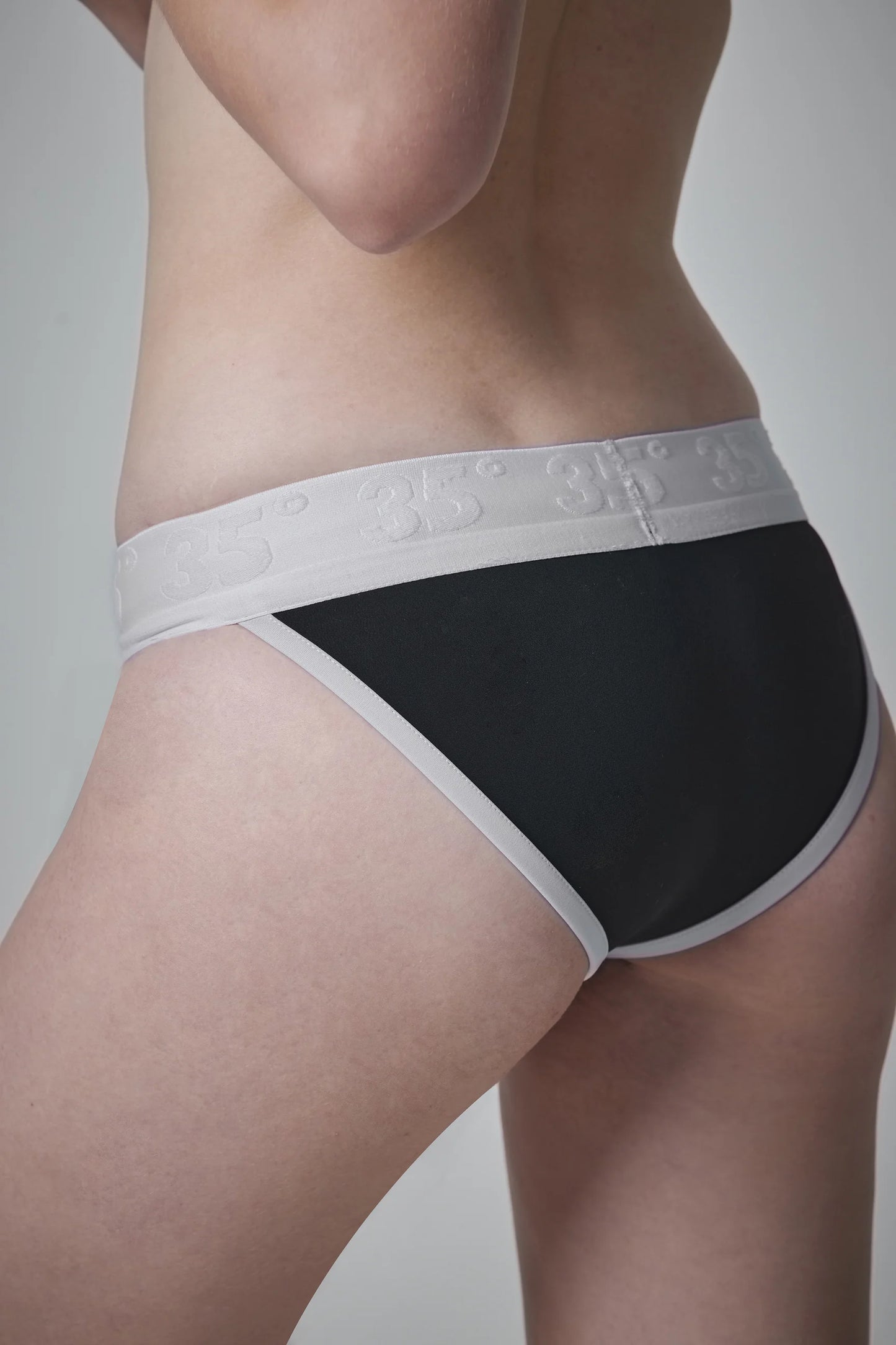 35 Degrees - Voyagy Nº3 Bikini Bottom (Black With White Binding)